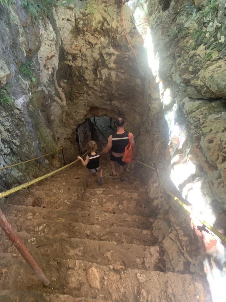 Das Tragen von Schwimmwesten ist in der Suytun Cenote pflicht. 